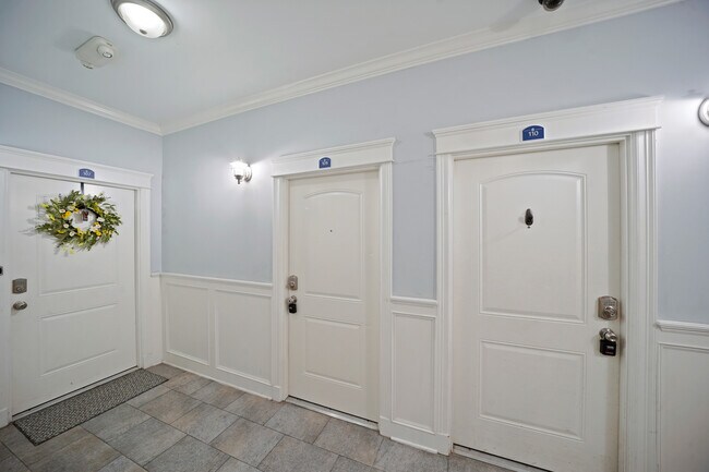 Building Photo - 2802 Morrison St