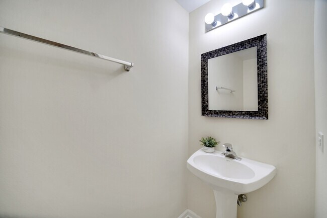 Building Photo - 439 Bay Tree Cir