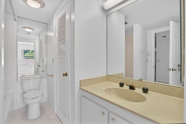 Building Photo - 300 N Hwy A1A