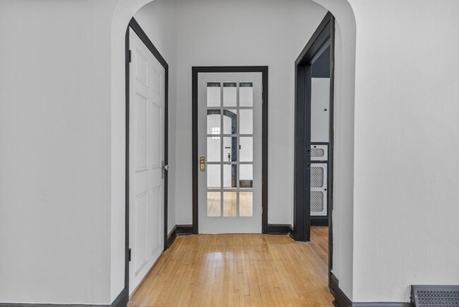 Building Photo - 335 1st St