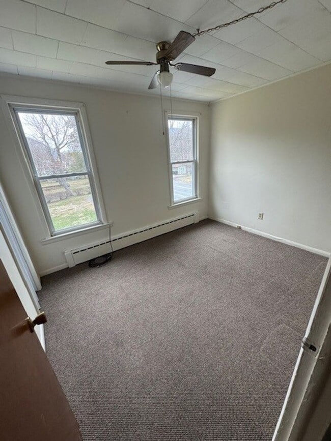 Building Photo - 2 bedroom 1 bathroom