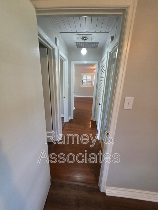 Building Photo - 3135 Rosedale Blvd