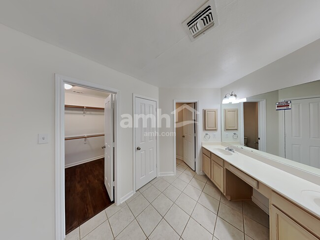 Building Photo - 9303 Scotty Oaks