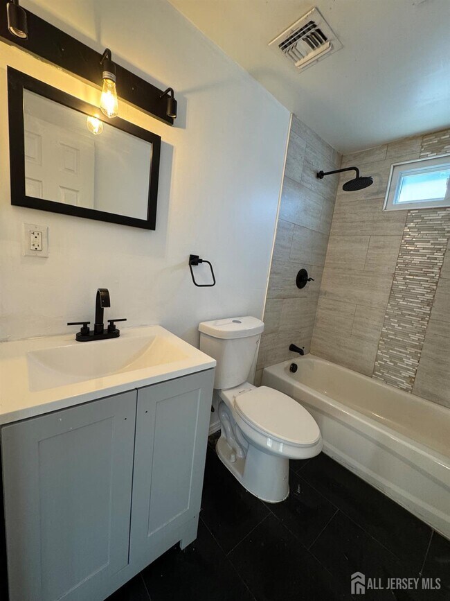 Building Photo - 150 Fabyan Pl