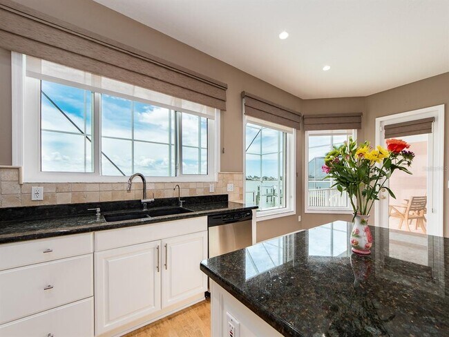 Building Photo - 218 Sand Key Estates Dr