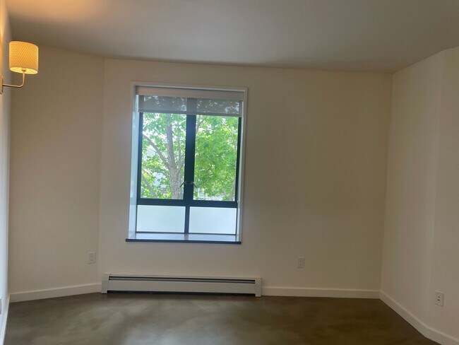 Building Photo - Large one bedroom apartment near Ashby BART