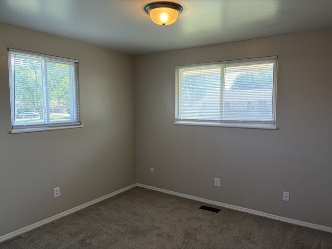 Building Photo - 7280 Cedar Knolls Dr