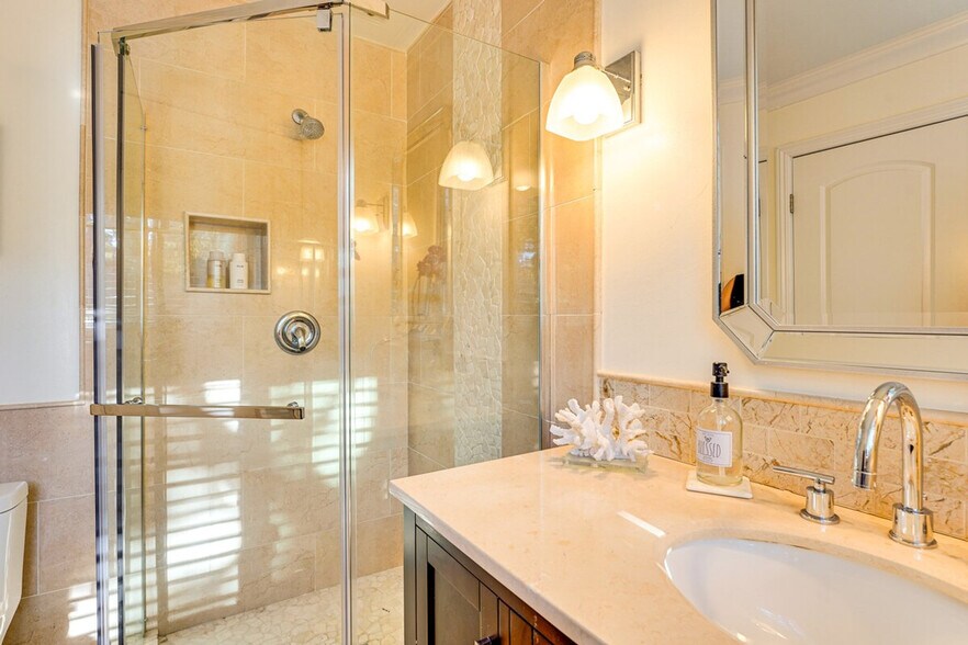 Building Photo - 1163 Arroyo Dr