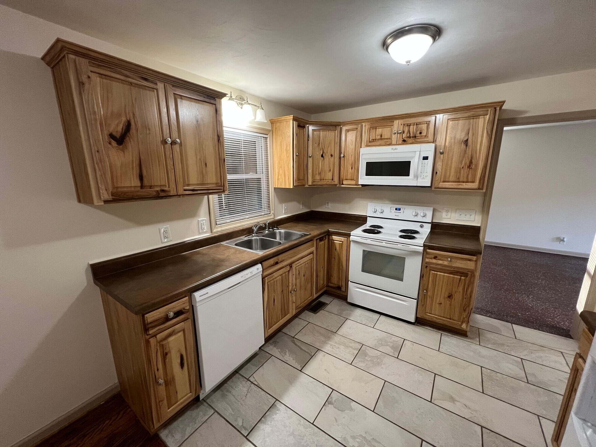 Building Photo - 4020 Bradshaw Rd