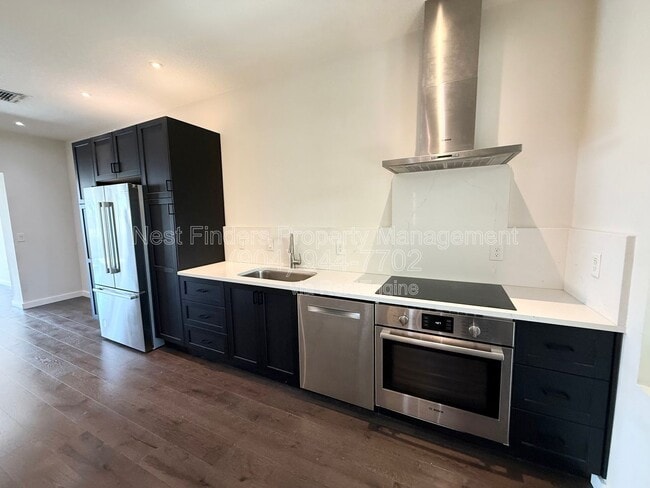 Building Photo - 1733 Memorial Park Terrace