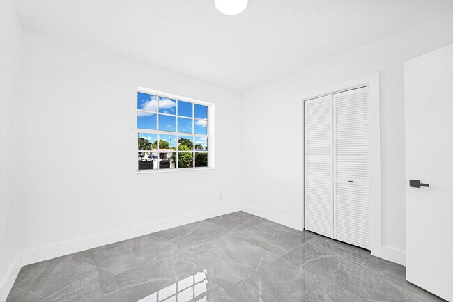 Building Photo - 4040 SW 108th Ave