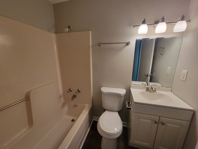 Building Photo - 113 Main St