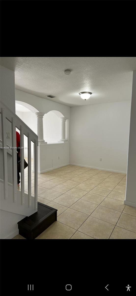 Building Photo - 1422 SE 24th Ct