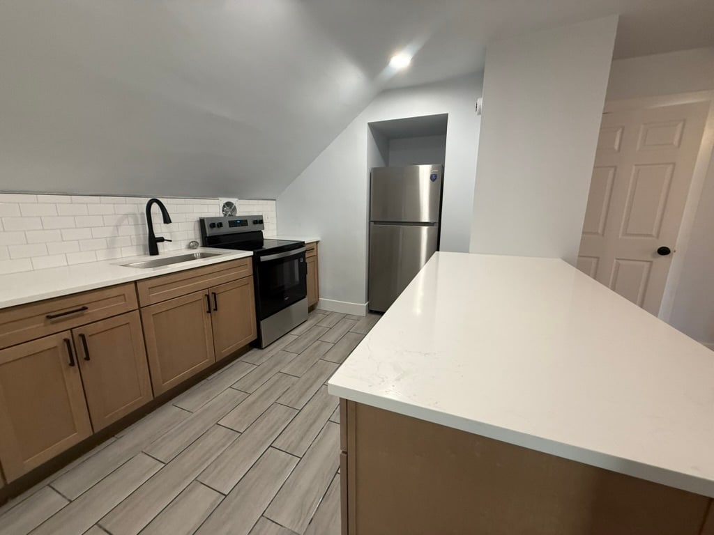 Building Photo - 1367 Burdette Ave