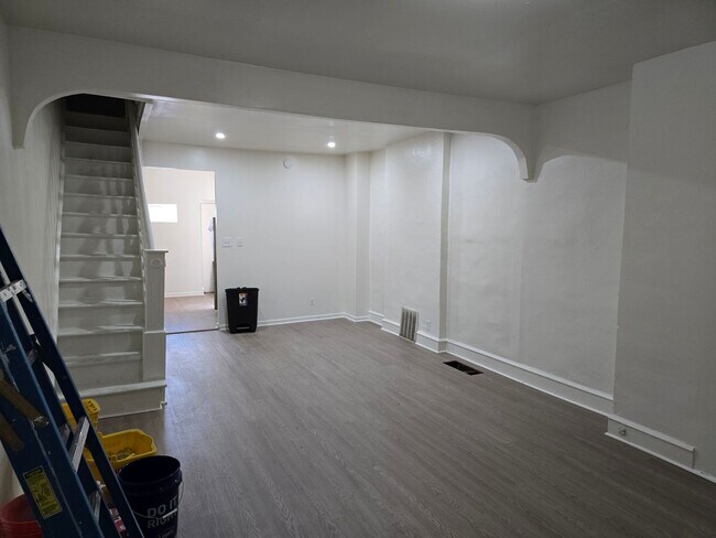 Building Photo - 47 N Hobart St