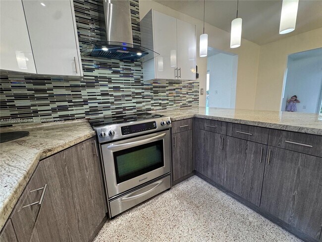 Building Photo - 250 Beacom Blvd