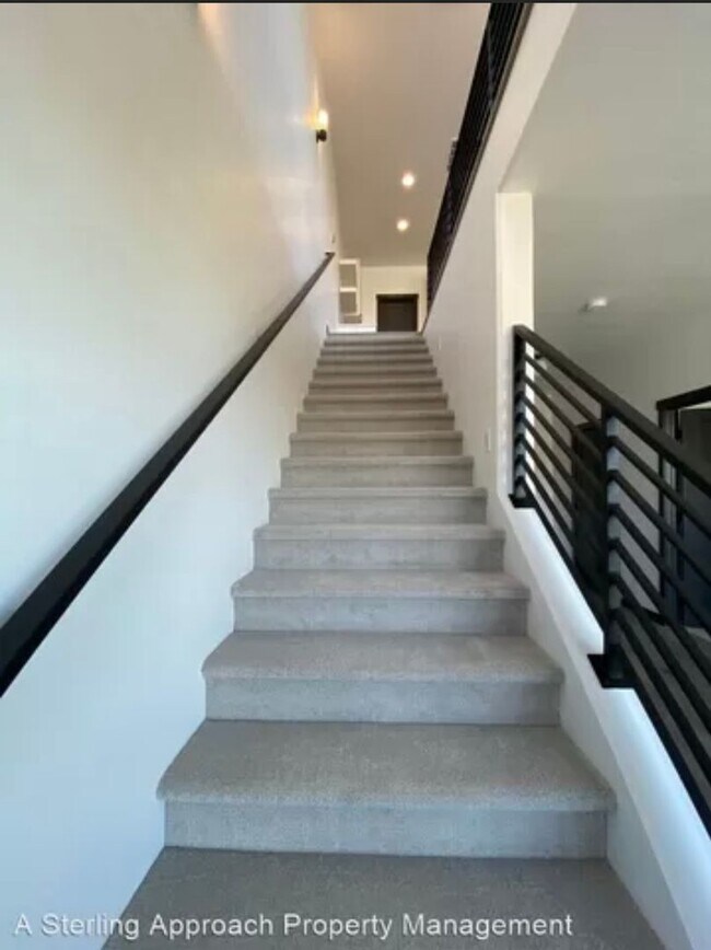 Building Photo - Close to Micron! Luxury Town Home With Two...