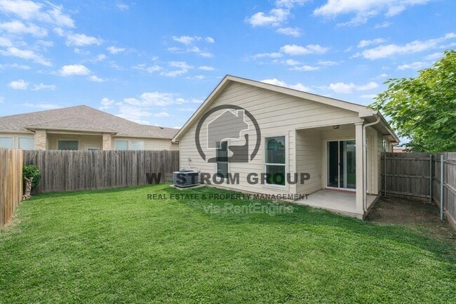 Building Photo - 2201 Sweetwood Dr