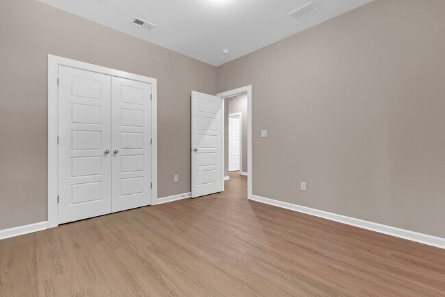 Building Photo - 557 Lundee St