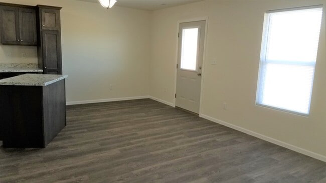 Building Photo - 633 Jamestown Dr