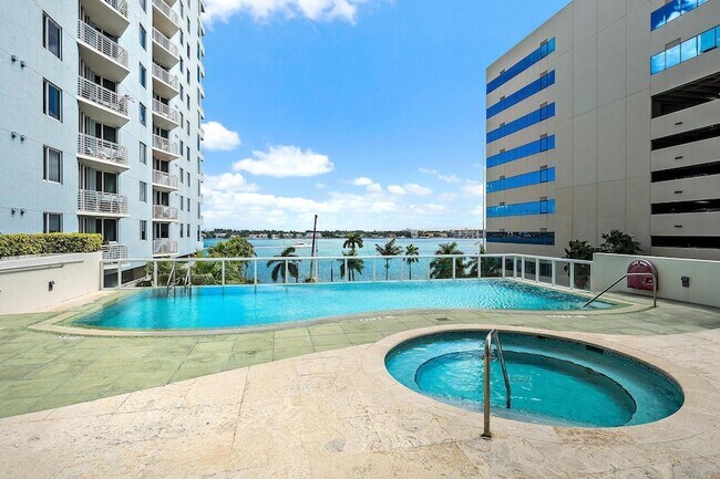 Building Photo - 1551 N Flagler Dr