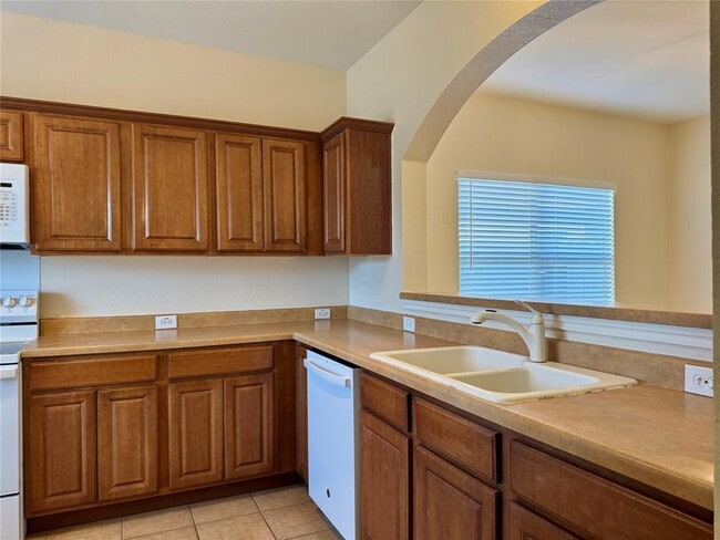 Building Photo - 11606 Hereford St