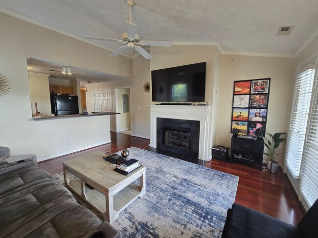 Building Photo - NEW LISTING!!!!!