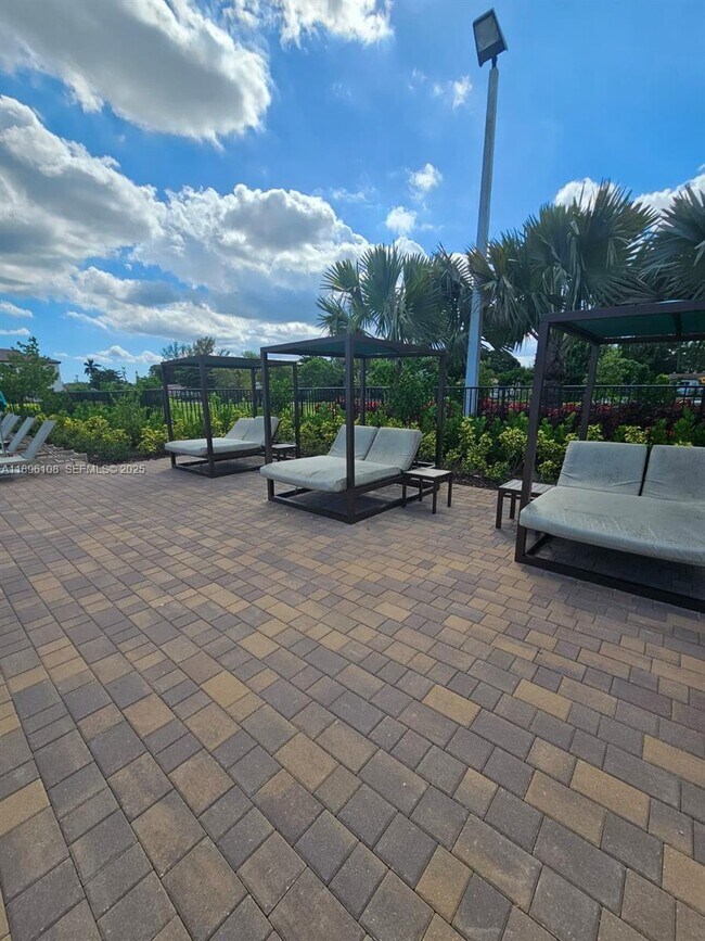 Building Photo - 12112 NW 24th Ct