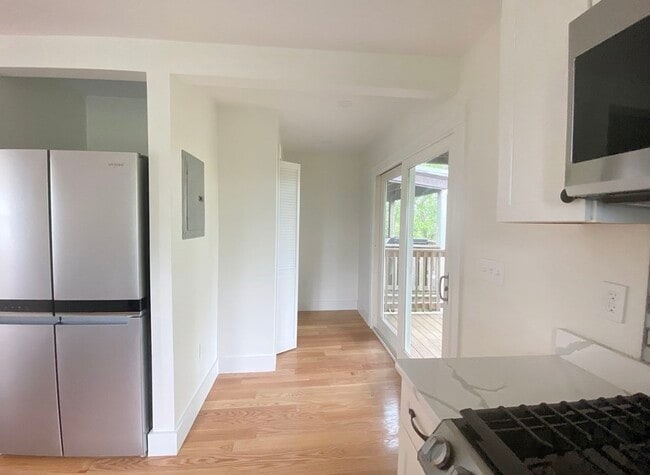 Building Photo - 444 Sumner St