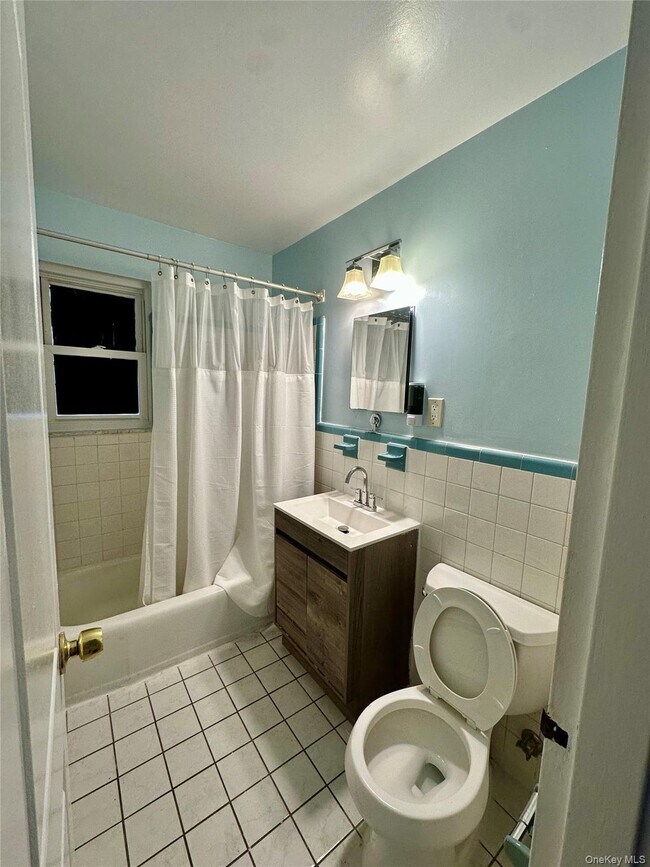 Building Photo - 174 N Middletown Rd