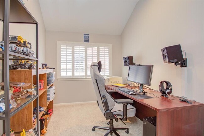 Building Photo - 15950 Cottage Ivy Cir