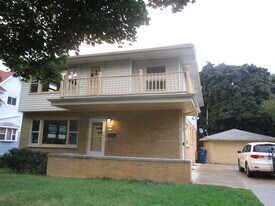 Building Photo - 2710 S 68th St