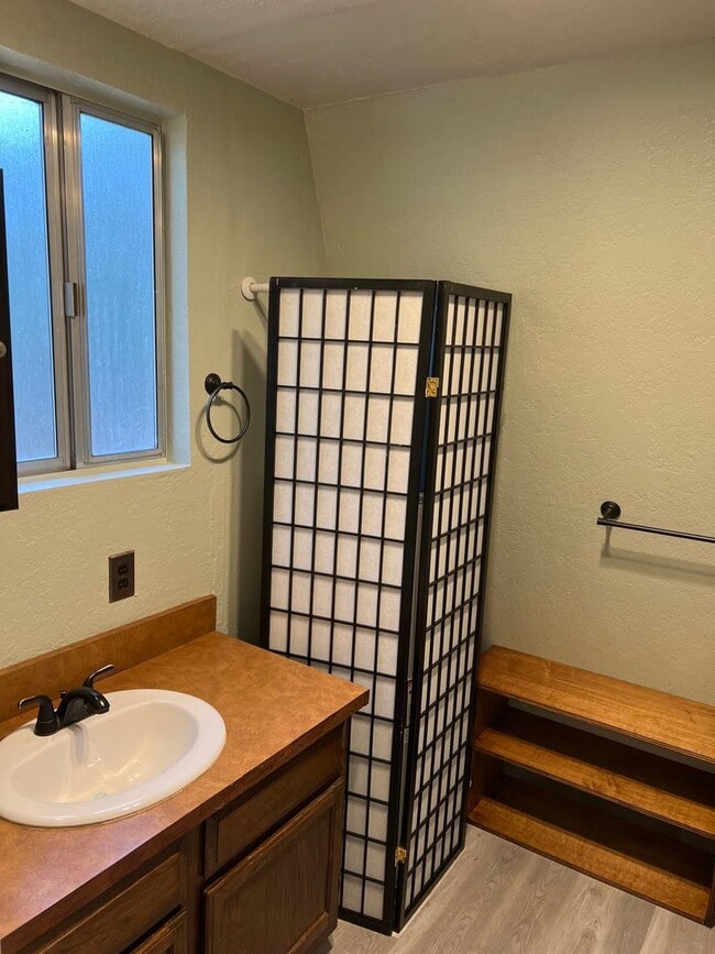 Building Photo - Pine Grove Guest House for rent