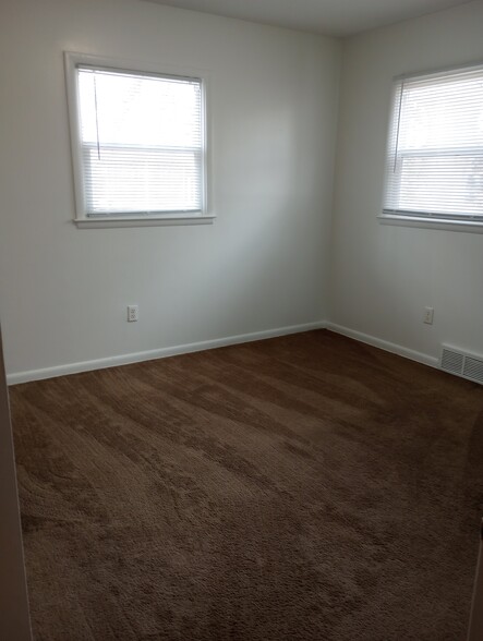 Building Photo - 914 Belton Ave