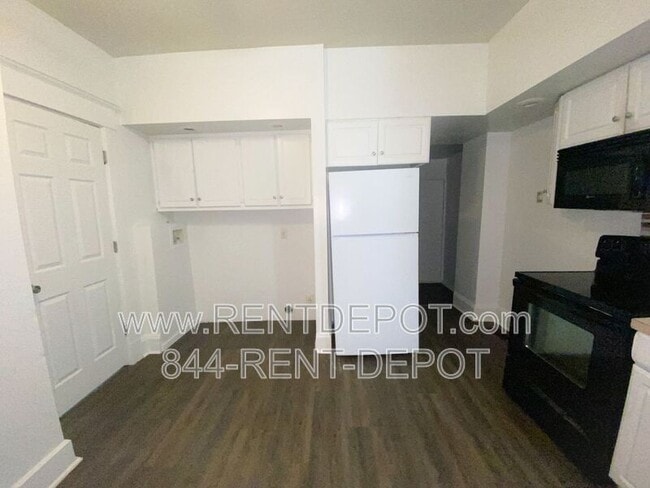 Building Photo - 816-818 W. Iowa St.