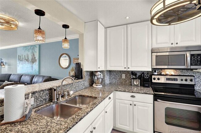 Building Photo - 10680 S Ocean Dr