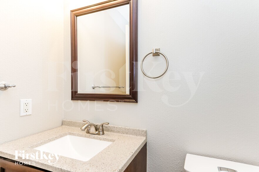 Building Photo - 812 New Season Ct