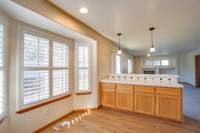 Building Photo - BEAUTIFUL FOUR BEDROOM IN CAMAS