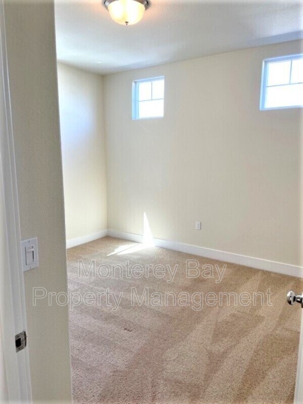 Building Photo - 16619 Early Ln