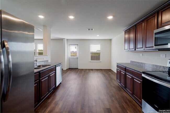 Building Photo - 414 Retama Pass