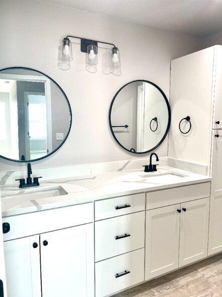 Building Photo - 14507 Periwinkle Dr