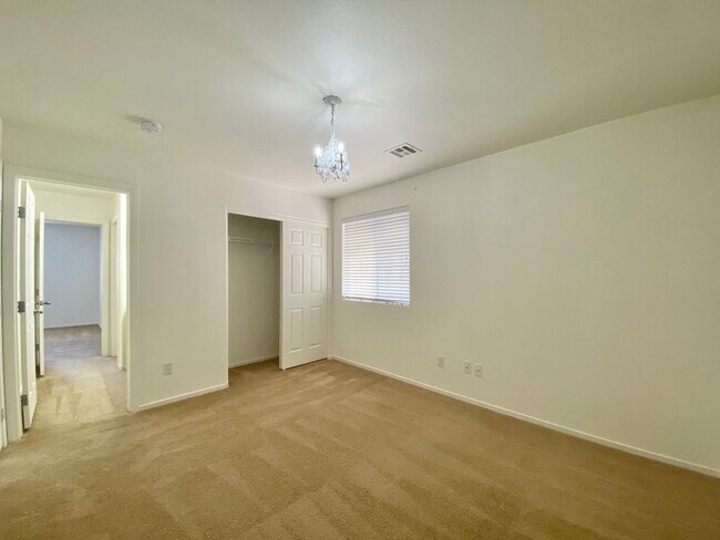 Building Photo - Nice two-story single family house with 3 bedrooms and 2 baths