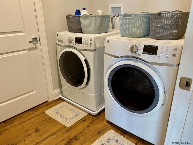 Building Photo - 77 Van Dam St