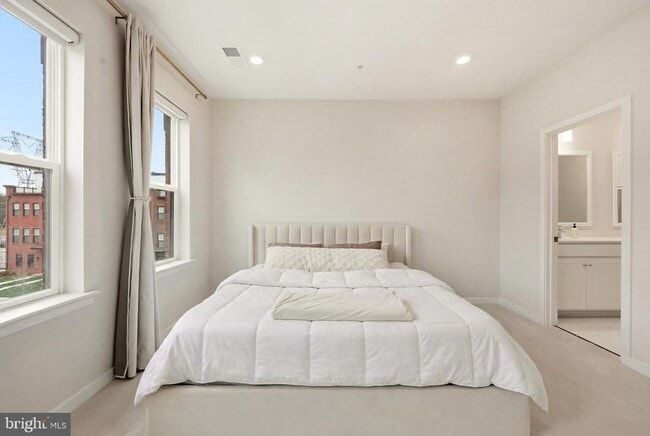 Building Photo - 22810 Tawny Pne Sq