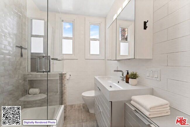 Building Photo - 5245 S San Vicente Blvd