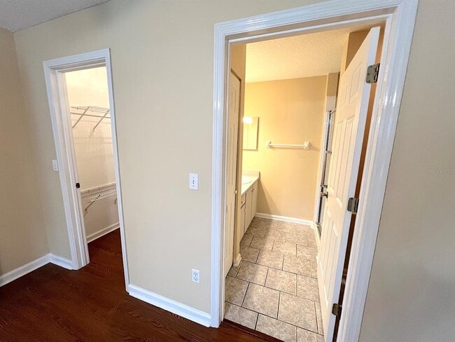 Building Photo - 122 Parkview Dr