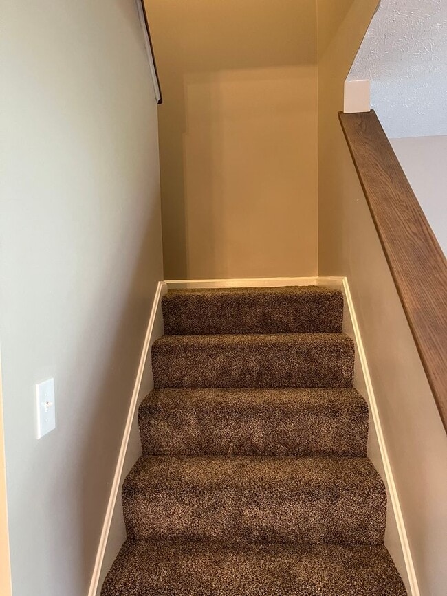 Building Photo - Newly Remodeled 2 Bedroom, 2.5 Bath Condo ...
