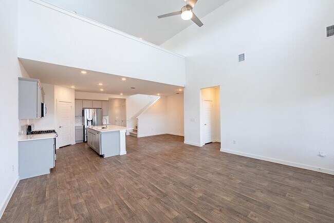 Building Photo - 2901 Louris Ln