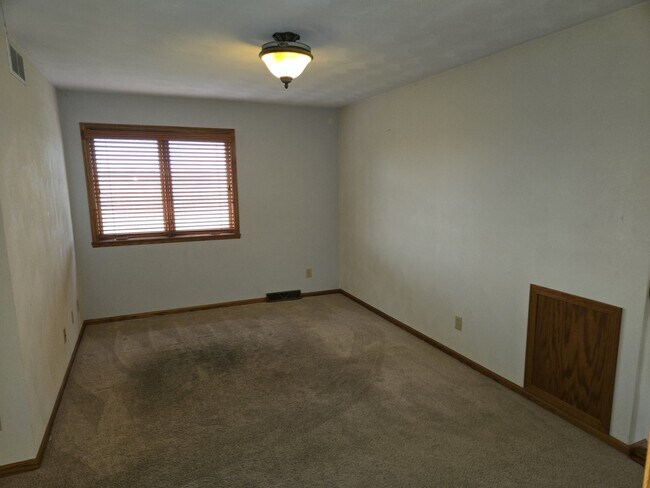 Building Photo - 535 Westfield Dr