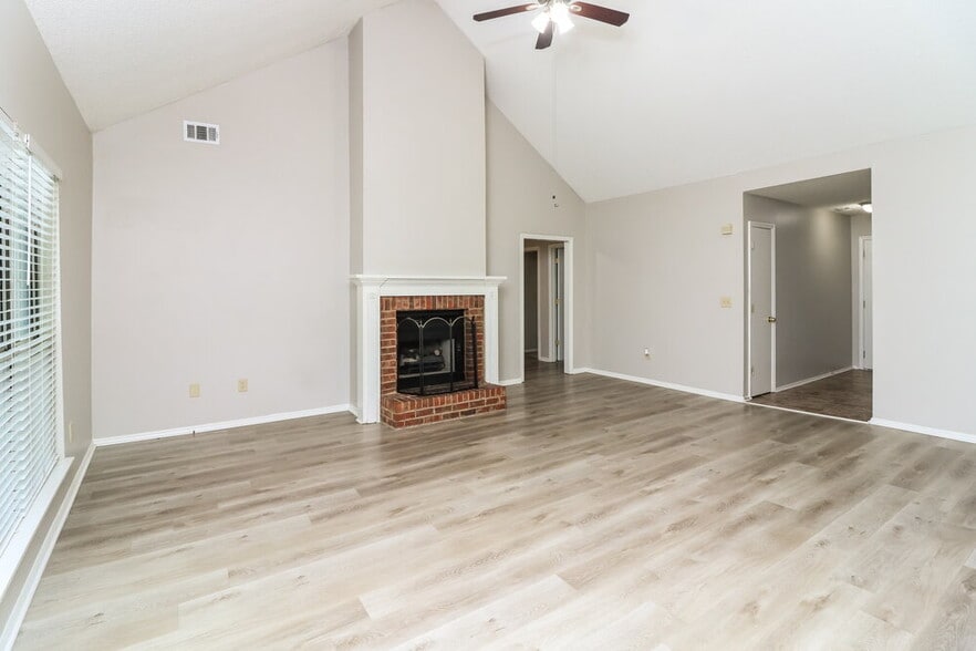 Building Photo - 4034 Sharon Woods Dr